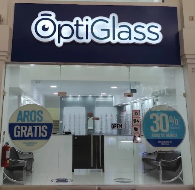 Fachada de OptiGlass Albrook