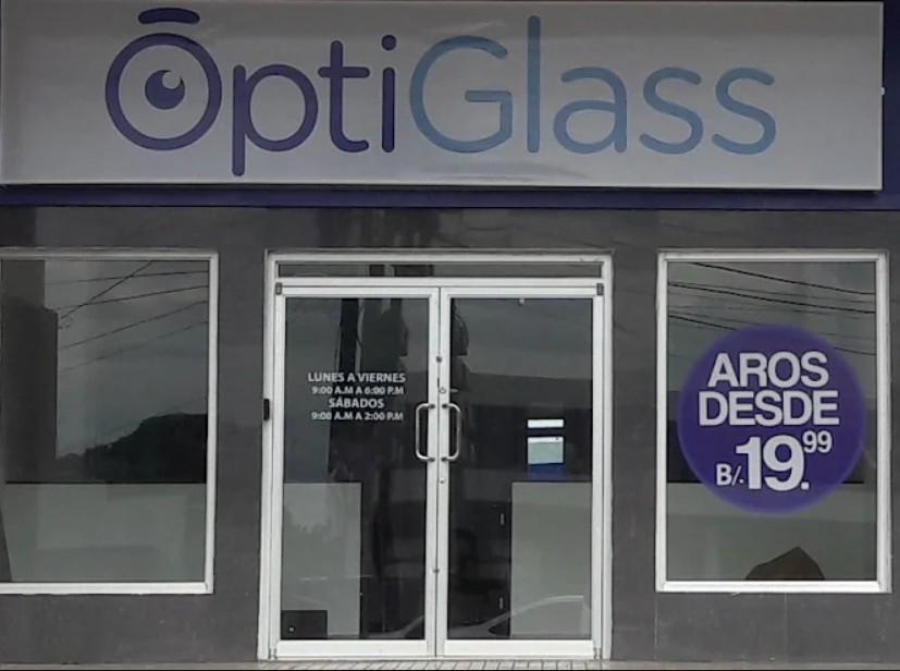 Fachada de OptiGlass Chorrera